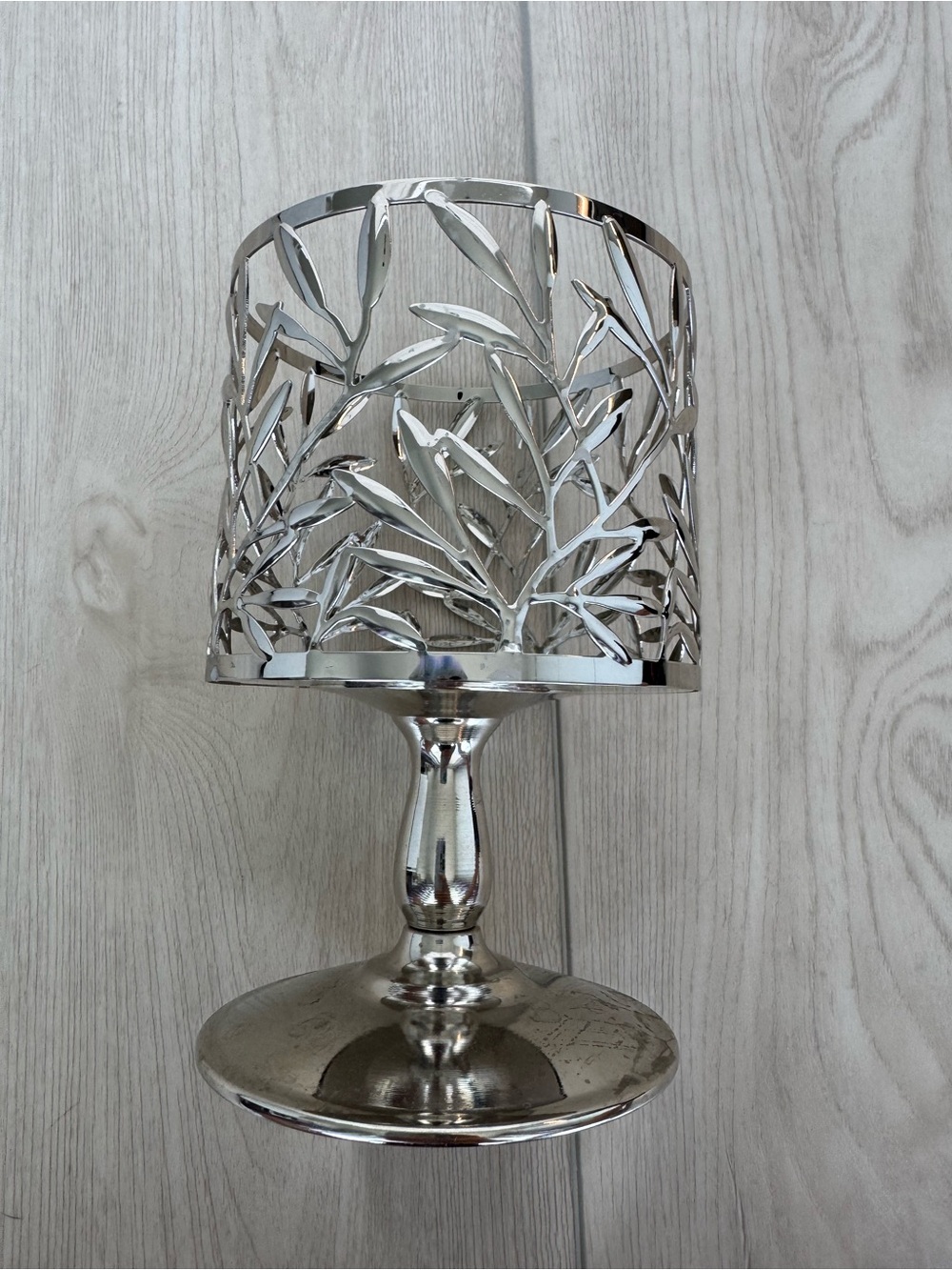 New! Silver Leaf Candle Holder Pedestal- Bath & Body Works - Picture 2 of 6